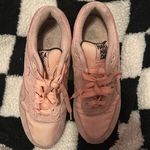 Nike air max. Very used condition but still tons of life left! SIZE 4.5Y